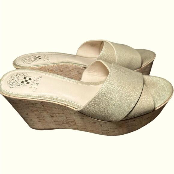 VINCE CAMUTO size 9M Gold Shimmer Kessina Leather Cork Platform.Wedge Sandal - Picture 3 of 8